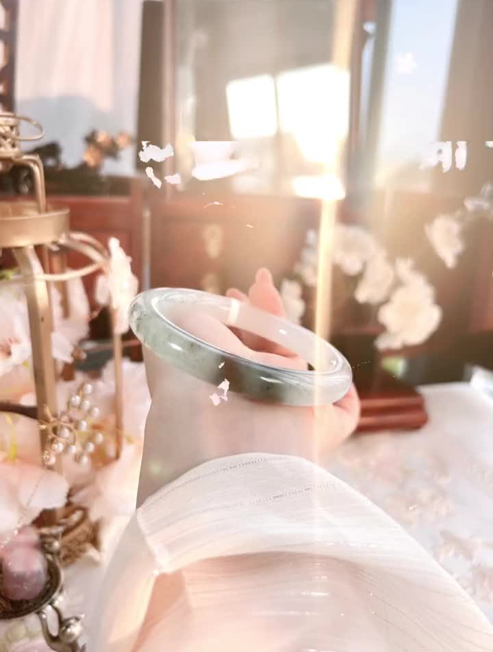 夫风生于地,起于青萍之末鸡血玉鸡血玉手镯