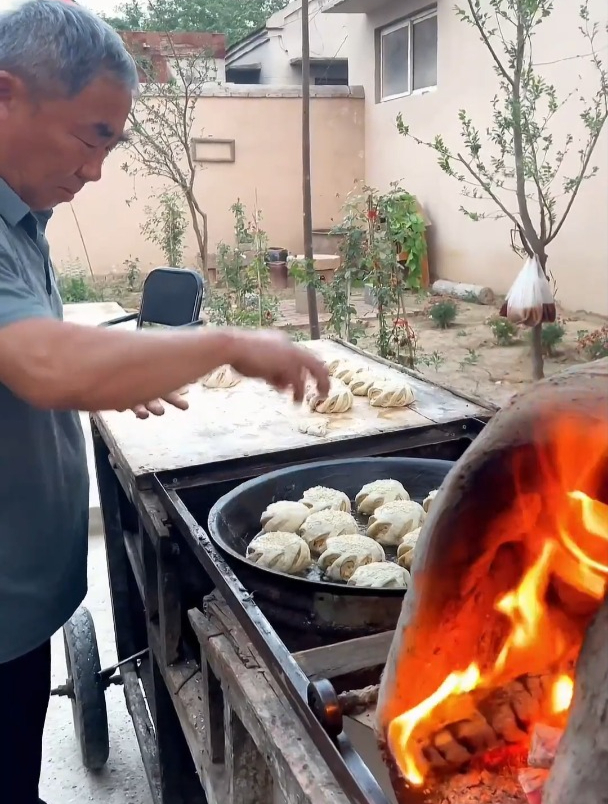 今天给俺娘做个老式吊炉烧饼
