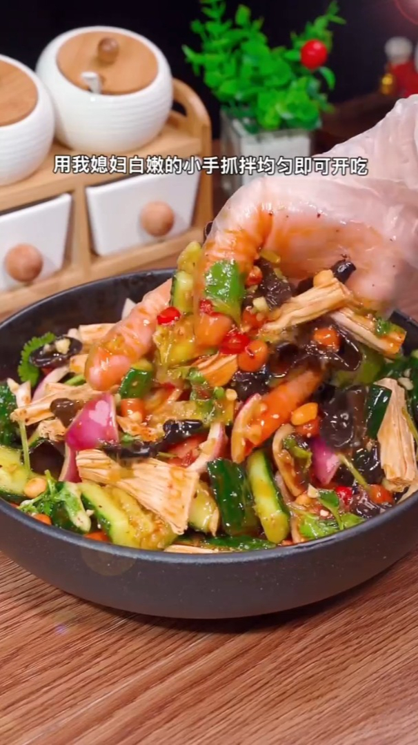 家常版凉拌黄瓜做法,简单美味