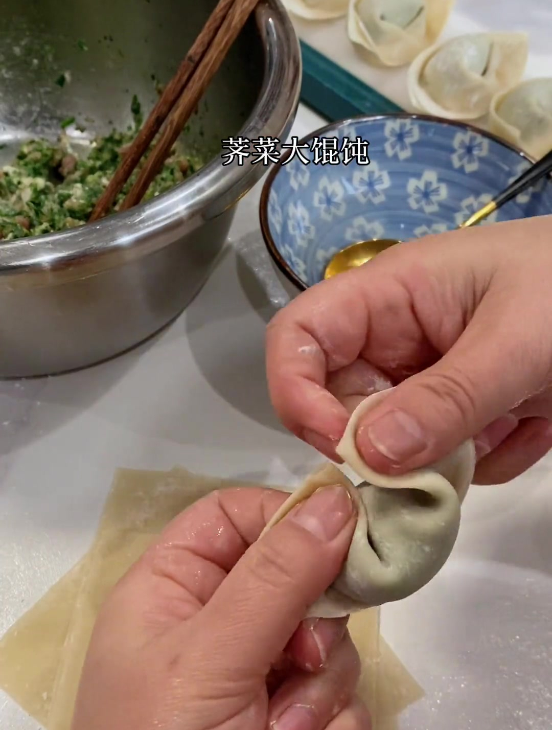 荠菜大馄饨,薄皮馅大,口感鲜美