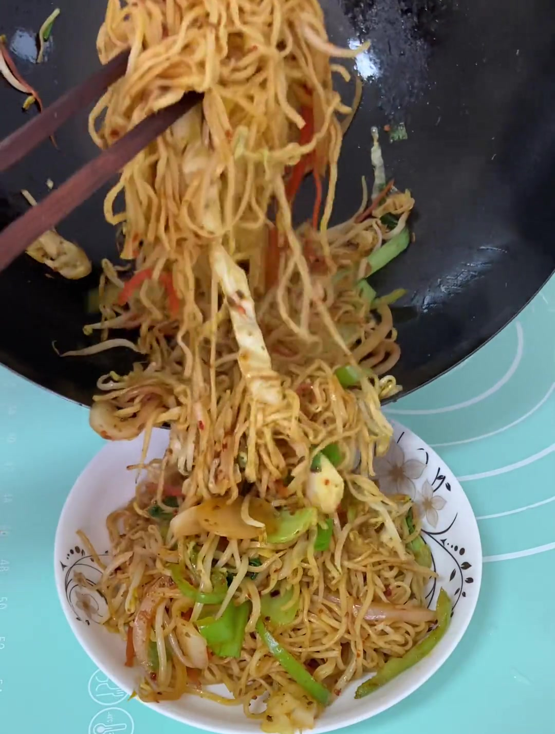 炒细面的家常做法来啦,做法简单又好吃