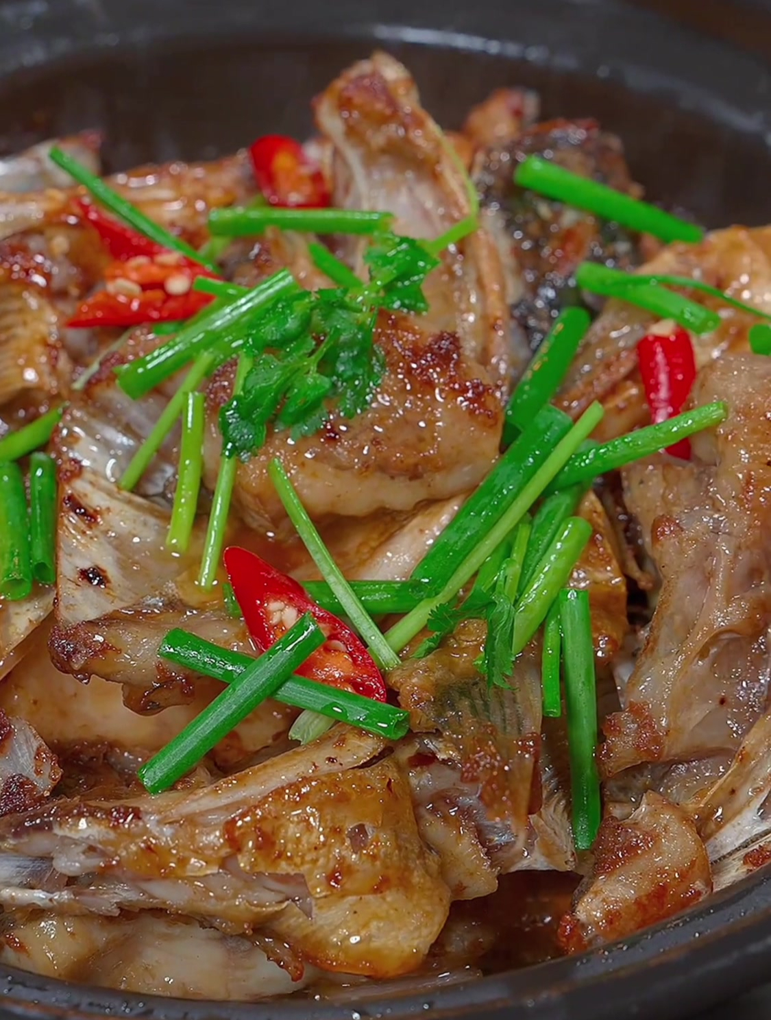 这样做的砂锅鱼头煲鲜香入味,学会的赶紧做起来吧