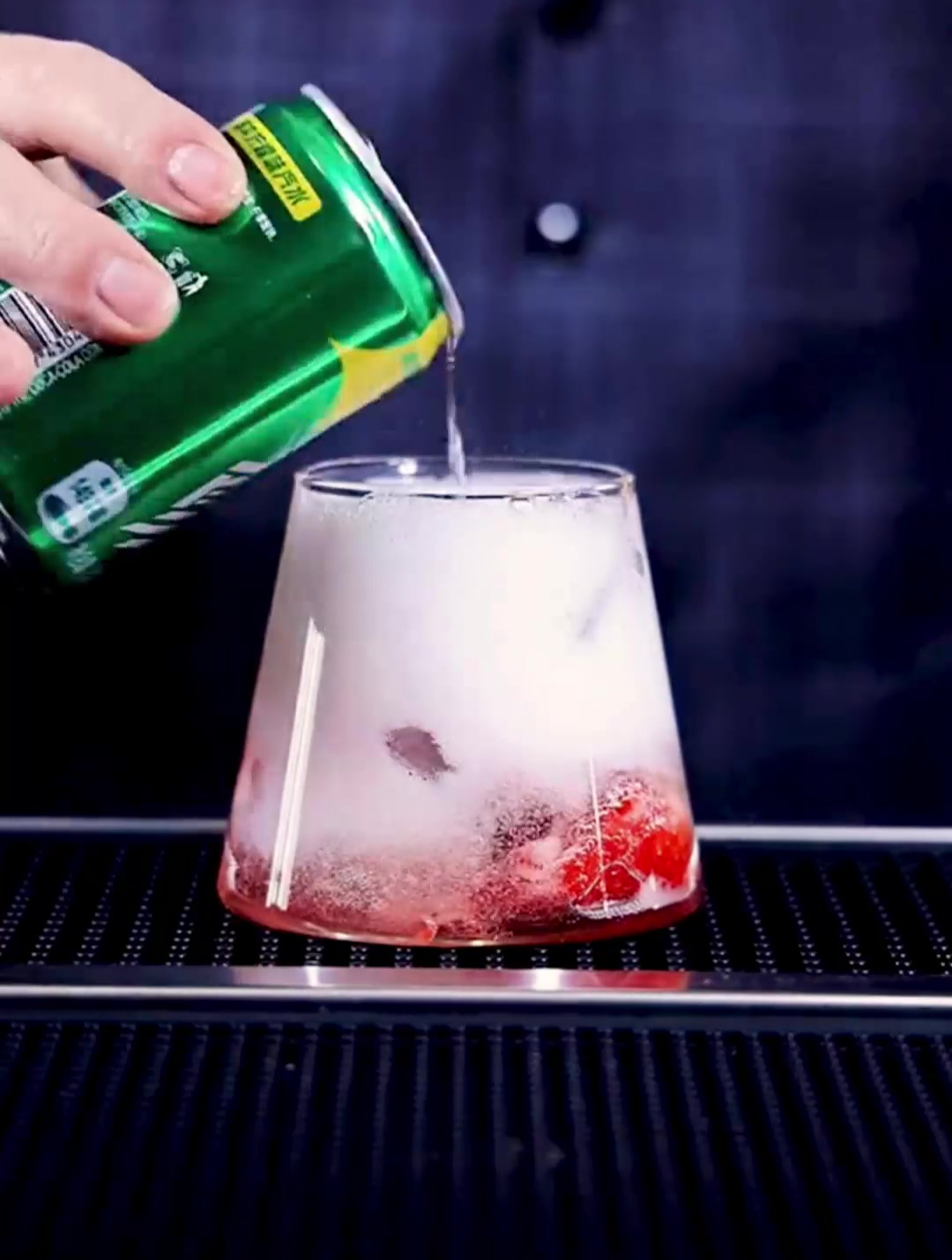 缝年过节喝到爽的水果鸡尾酒:莓你不行