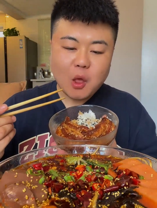 麻辣冒菜 软烂的把子肉 太香了