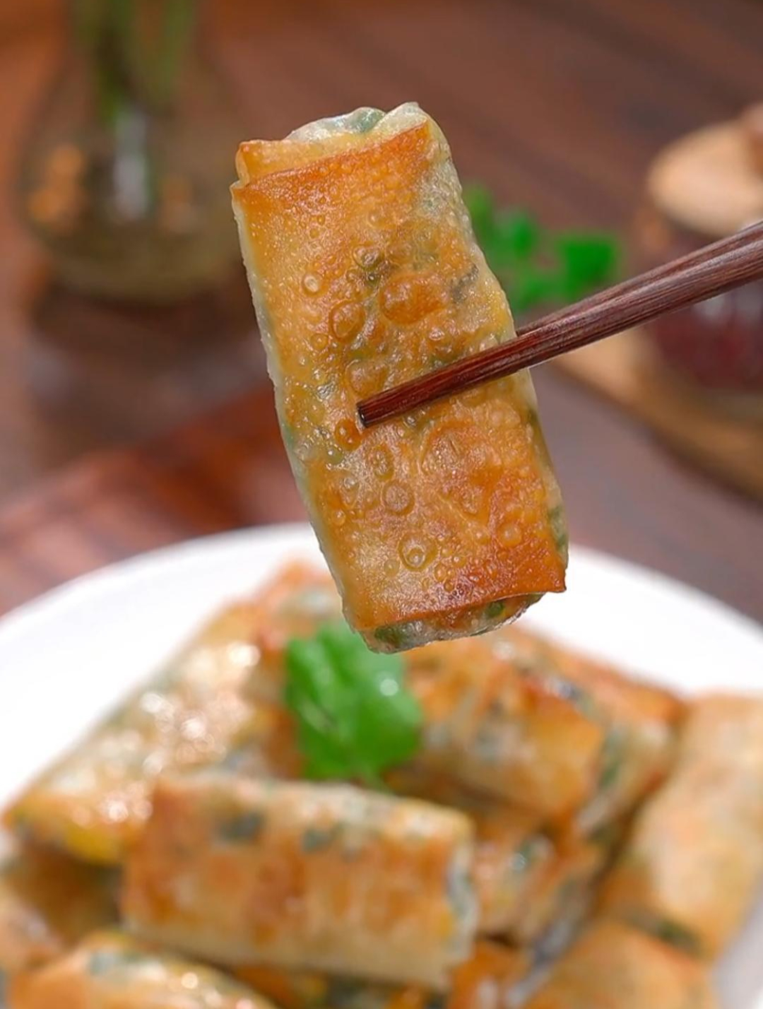 这样做的韭菜虾皮春卷,真的太香太好吃了