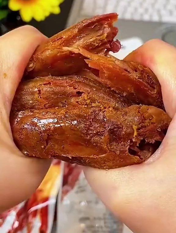 手撕鸭脖嘎嘎好吃