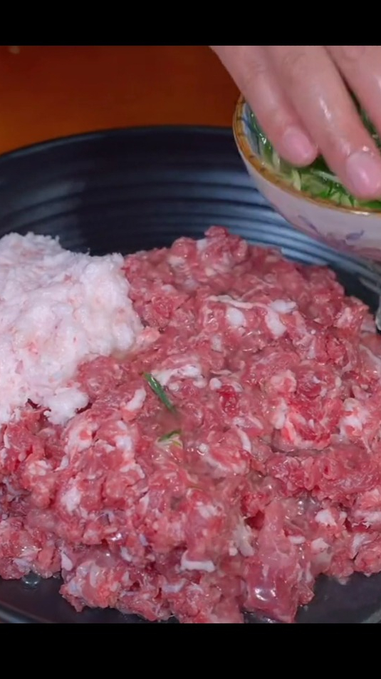 趁现在猪肉还没涨价,做点灌肠