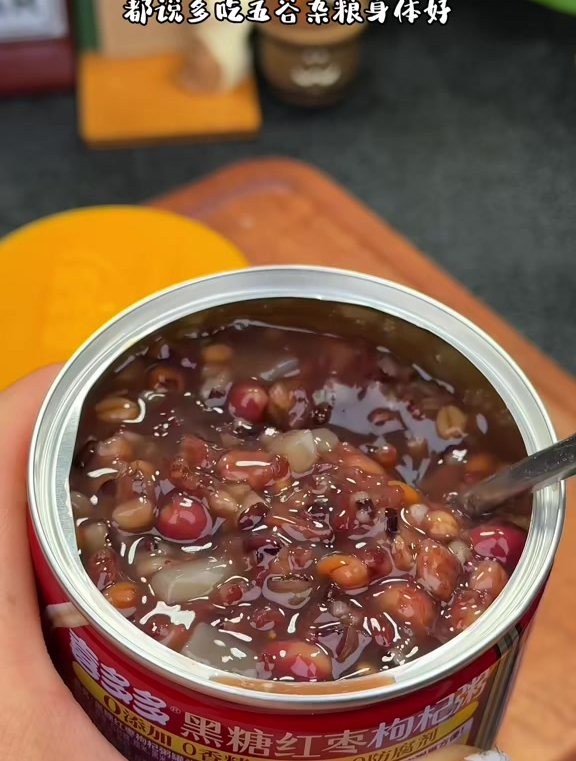 开盖即食的粗粮杂粮八宝粥,滑溜溜甜糯又香甜,真的是太好吃了!