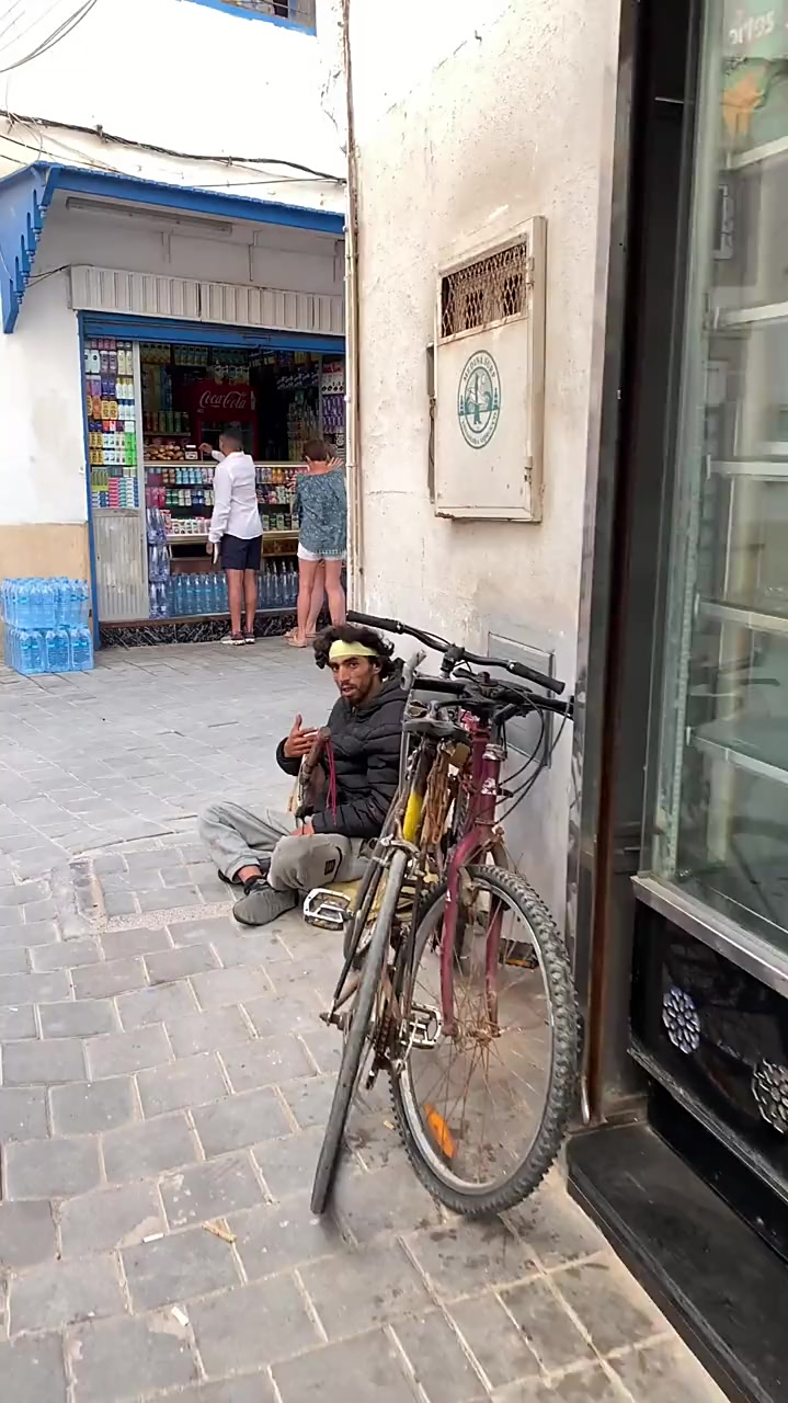 在非洲摩洛哥的麦地那老城里,吃到一张摩版的煎饼果子要多少钱?