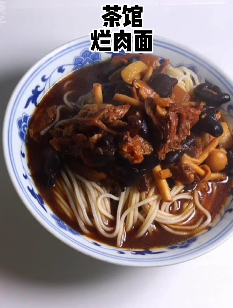 看到茶馆里烂肉面这一段的时候,感觉小女孩太可怜了