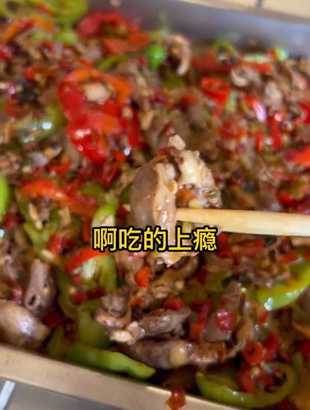 爆炒鸡胗鸡心鸡肠,一顿绝美的饕餮盛宴,再喝两口,别提有多美了