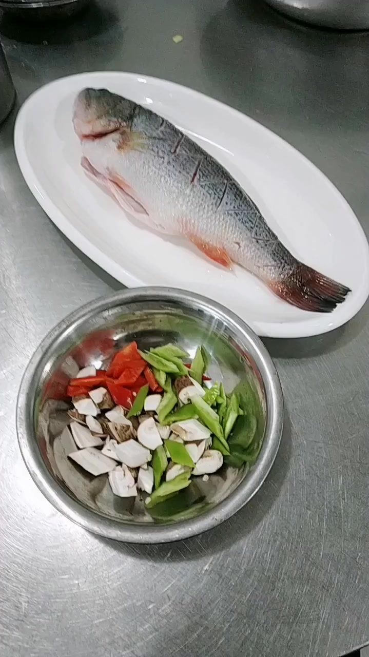 红烧鲈鱼教程,个人做法仅供参考