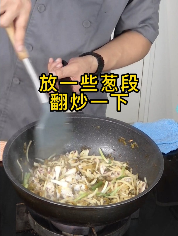 雪菜茭白炒鱿鱼是阿拉宁波人非常喜欢的一道家常菜,您喜欢吗?