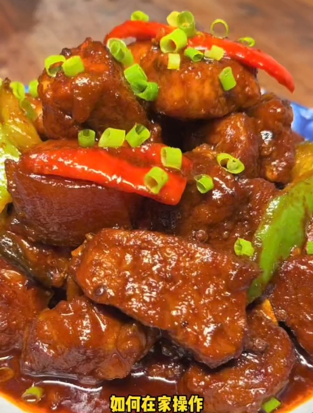 红烧肉肥而不腻,瘦而不柴,入口即化,下饭太好吃啦