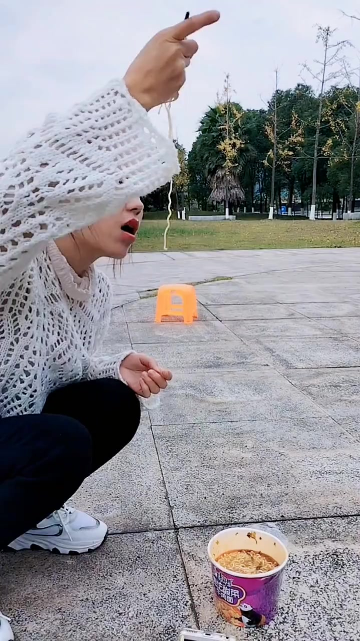 吃泡面的来吧!还给你拍组创意照片怎么样,简单又好看哦