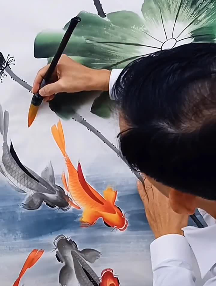墨绿荷花九鱼国画