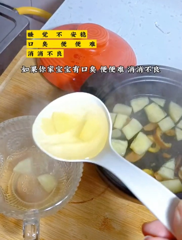 宝宝总是积食怎么办?山楂一定要搭配“这样”的苹果煮水喝