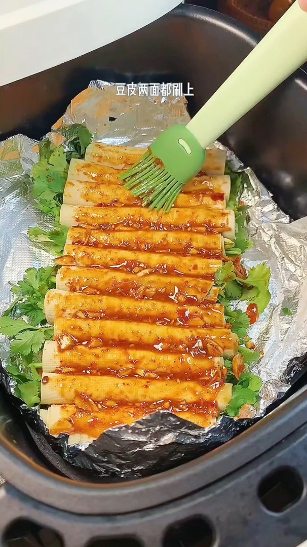 好吃到没朋友的香菜卷豆皮你吃过吗?吃货们快动起来!