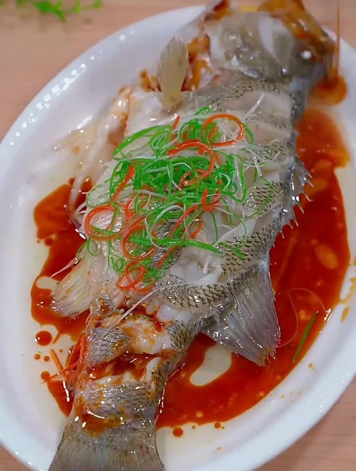 清蒸鱼最详细的做法,鱼肉鲜嫩没腥味