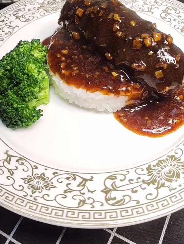 今天给大家分享一道肉末海参扒饭