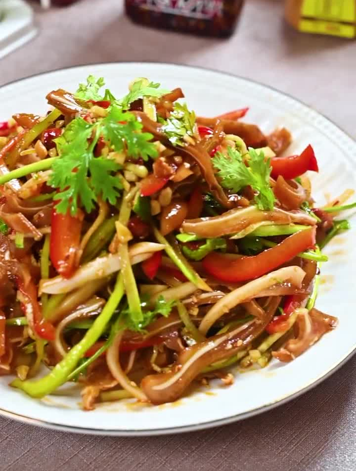 老伴儿超爱吃的 凉拌猪耳,做法简单超好吃
