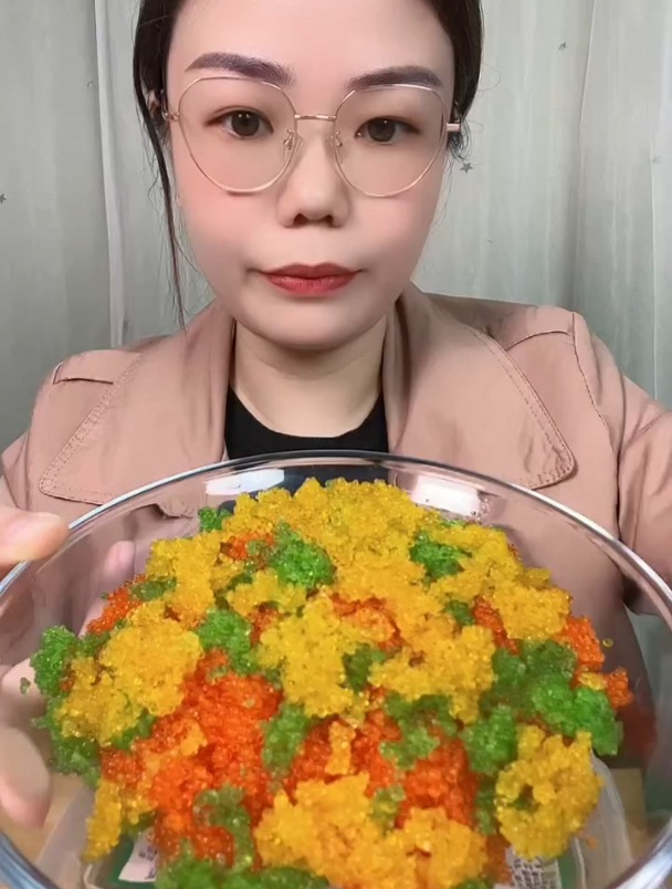 五彩的飞鱼籽,颜色鲜艳,口味独特,嘎嘣脆,超好吃