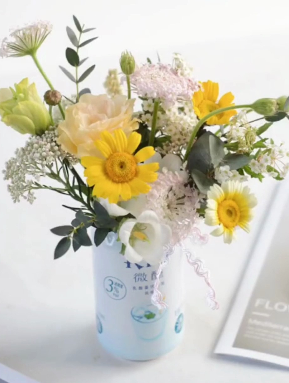 小清新瓶插花,鸡尾酒易拉罐插花教程,想插花总能发现合适的花器