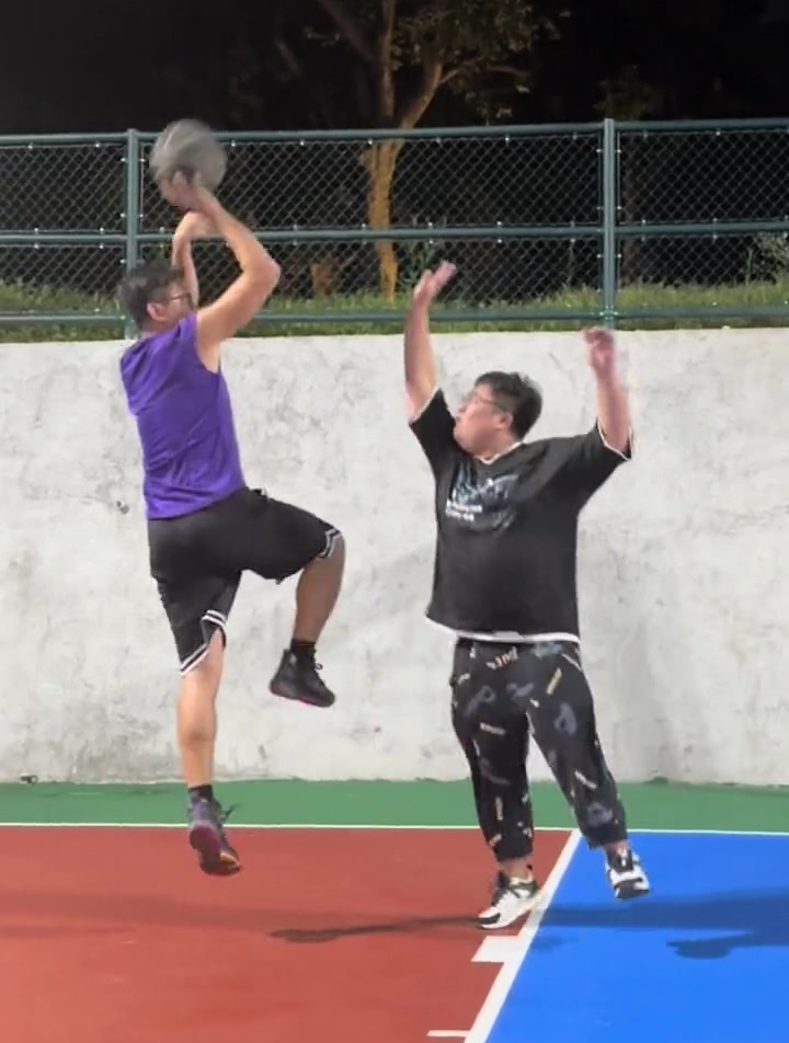 NBA球星诺维茨基经典金鸡独立!快艾特你好哥们学学!