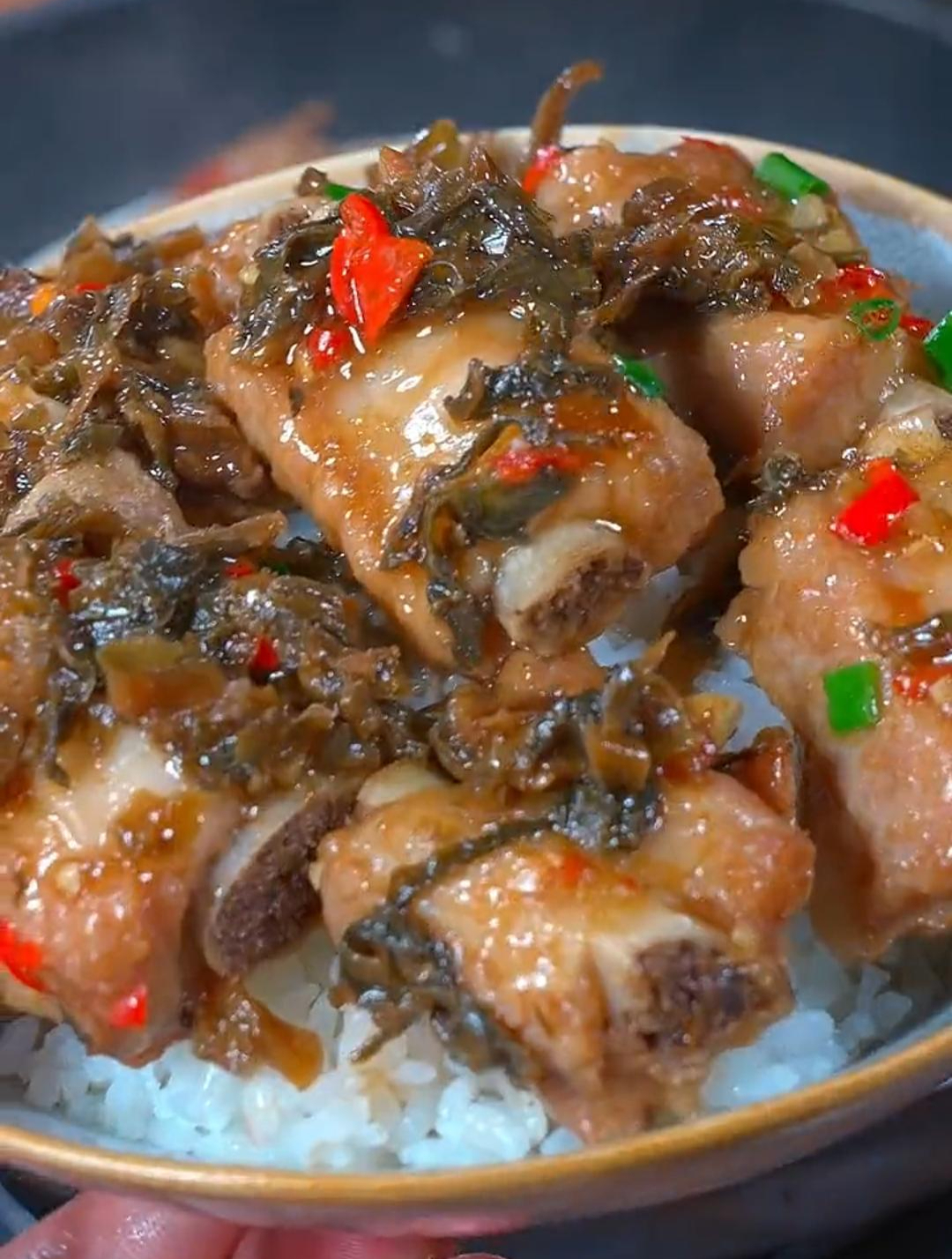 梅干菜蒸排骨,肉质鲜嫩,好吃又下饭