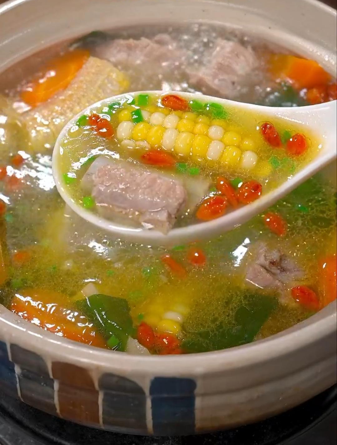 小孩在长身体的时候做个玉米排骨汤,营养又好喝