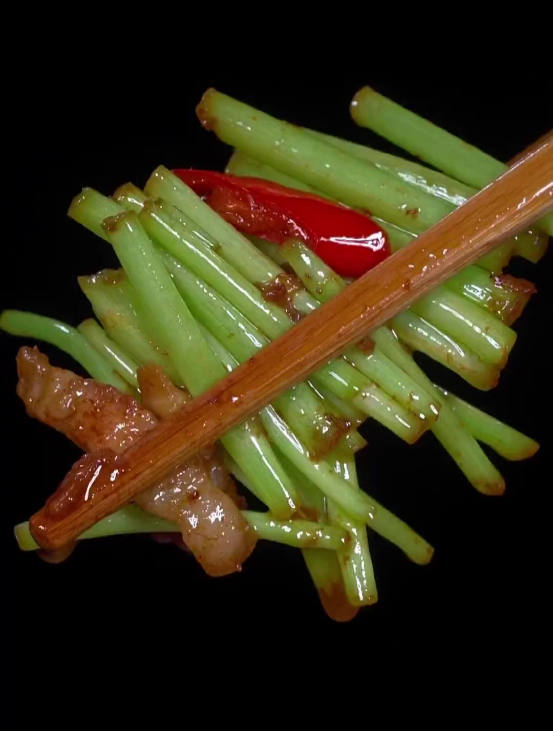 芦蒿炒肉的做法,做法超级简单,好吃又下饭
