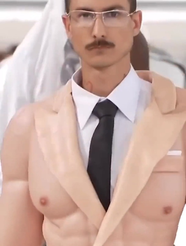 橡胶肌肉西装!以后不用健身了