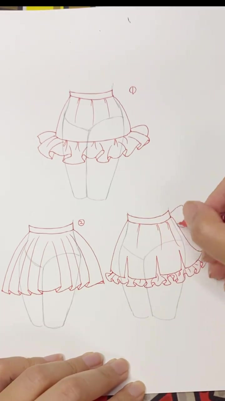 教大家画几个人动漫裙型吧