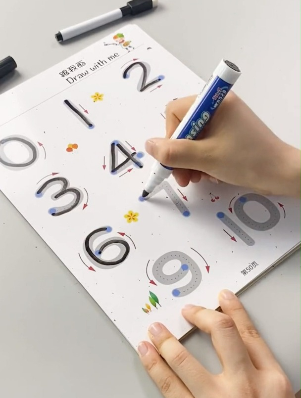 经常练控笔的孩子不会沉迷手机,能提升专注力快让你家宝宝练起来