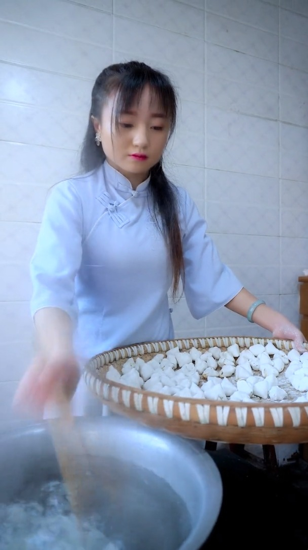 给大家介绍下镇雄的三角汤圆