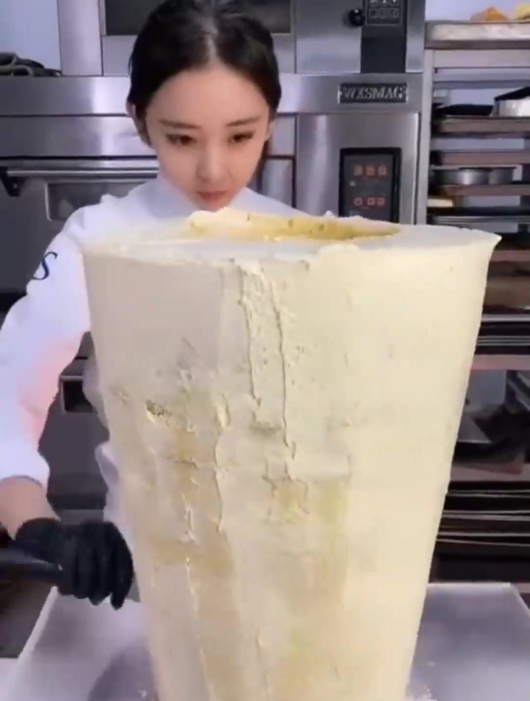 蛋糕正确的吃法,还能这么玩,涨姿势了