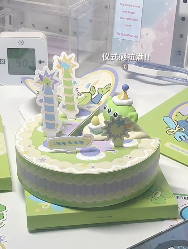 这个生日蛋糕居然会唱歌!