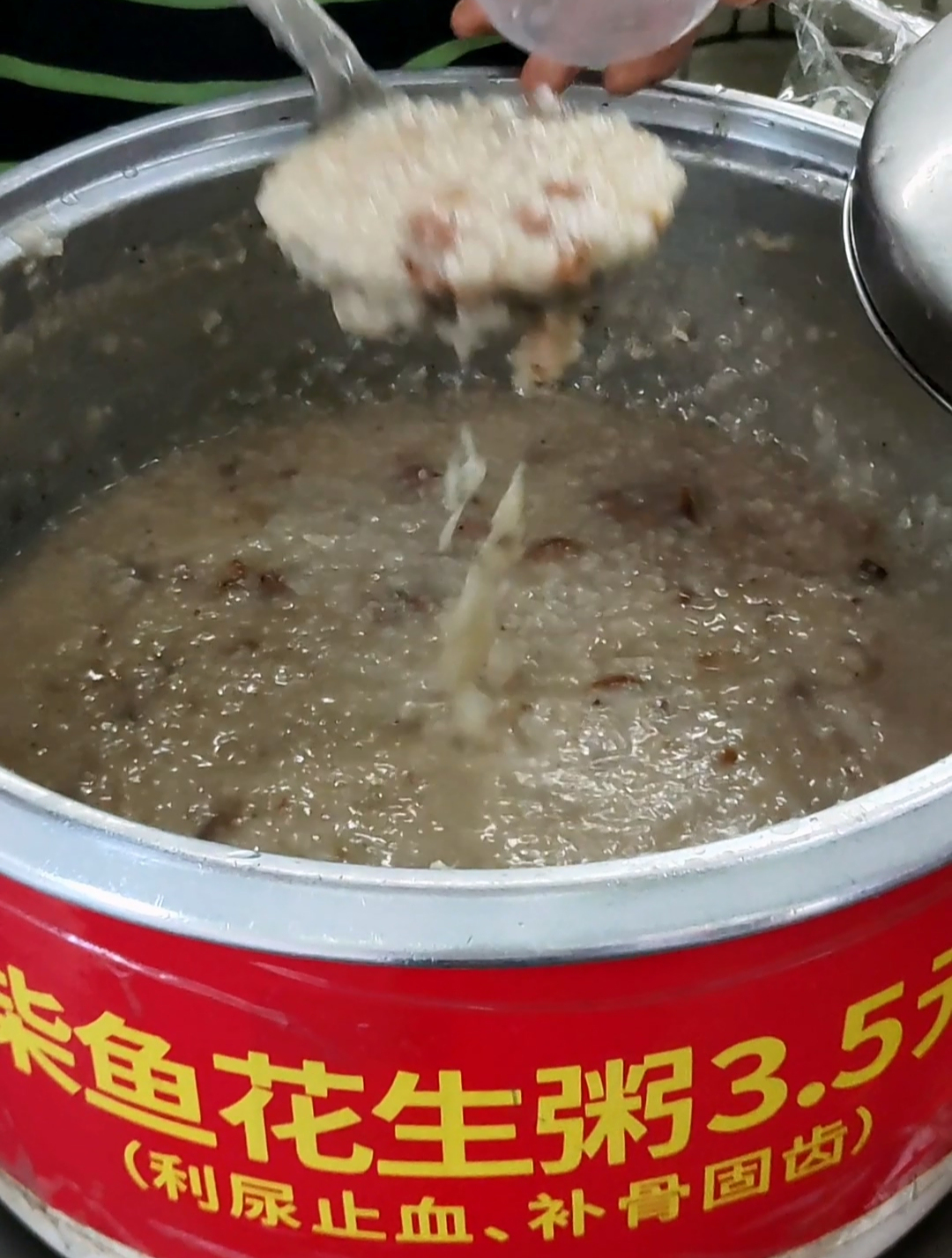 广州街头小吃:柴鱼花生粥,绿豆沙,芝麻糊