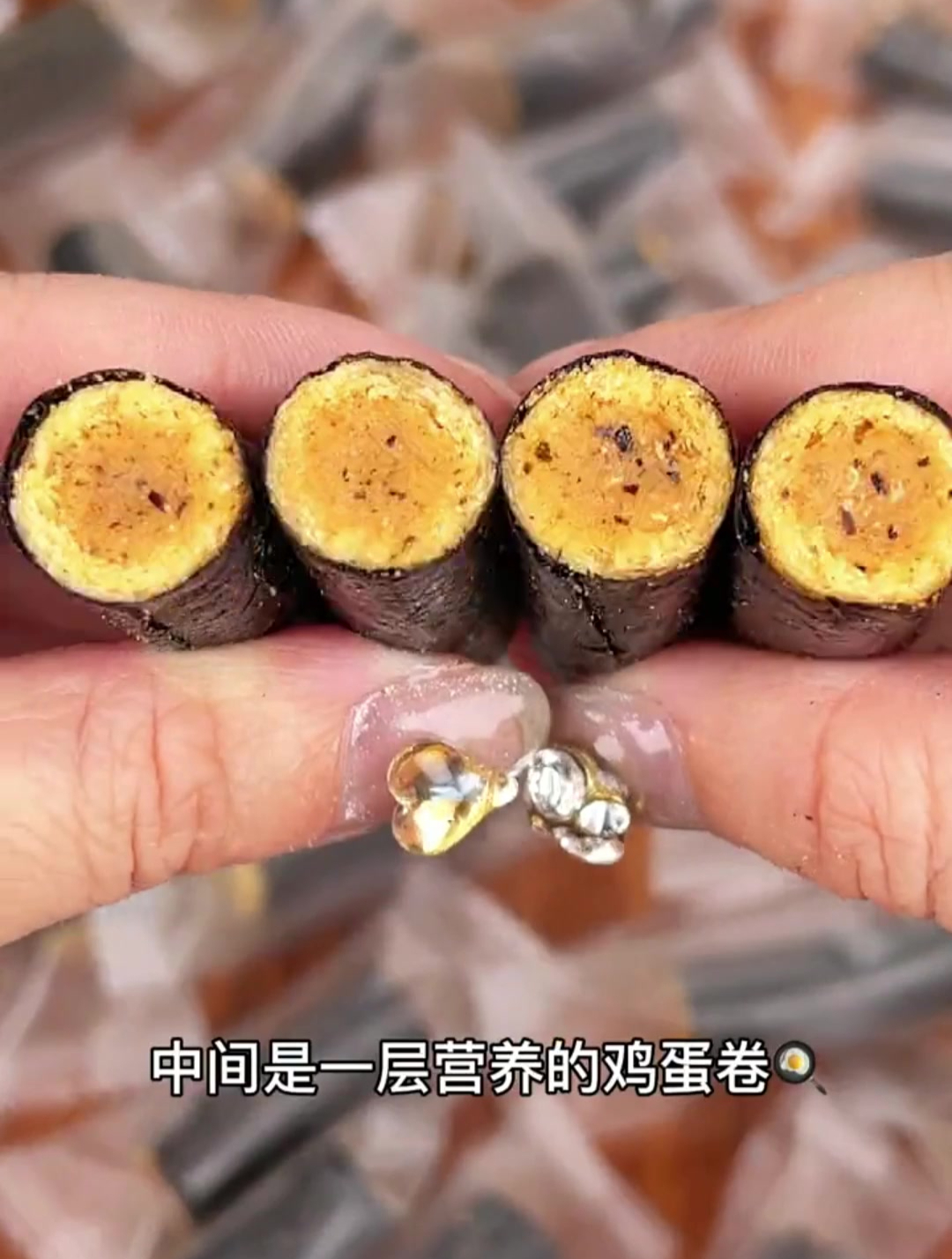 肉松卷 鲜香的海苔包裹着咸香的肉松 酥酥脆脆的越嚼越香