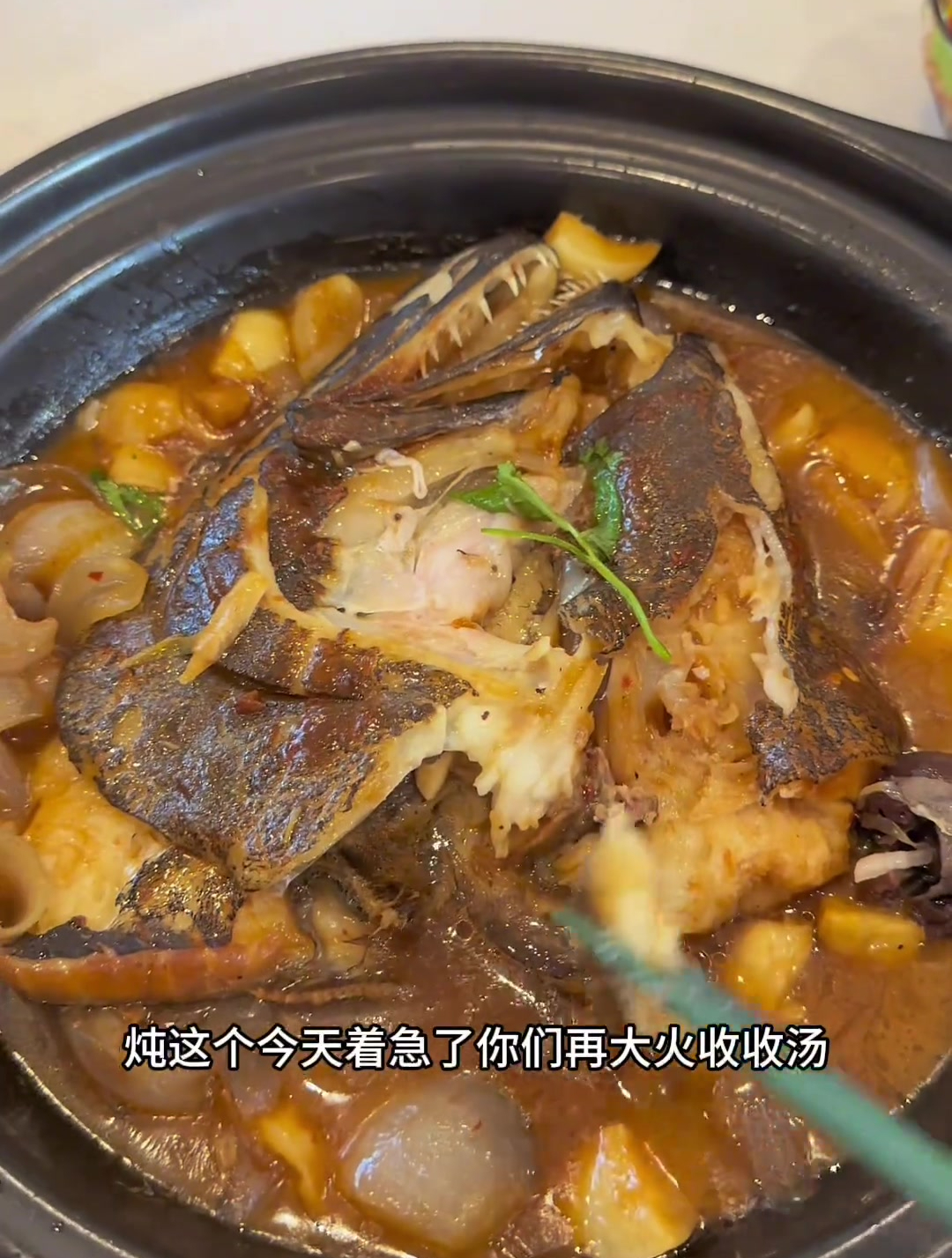 酸菜烩血肠,砂锅碟鱼头