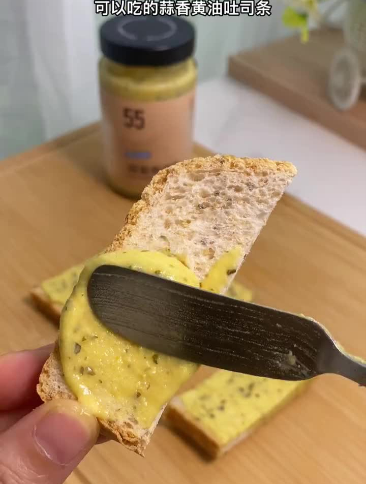 低卡蒜香吐司条!酥脆掉渣,蒜香扑鼻好好吃