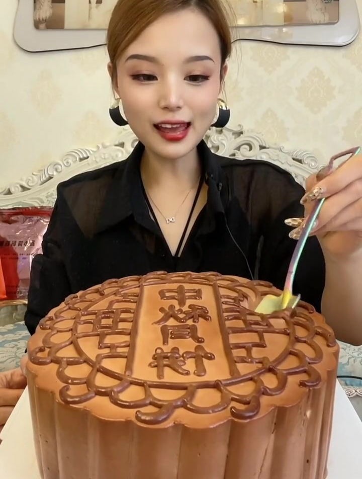 你们觉得月饼和蛋糕哪个热量高一点?