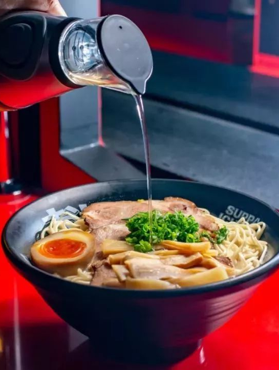 每天供200人的全鸡腿脱骨拉面,制作过程垂涎欲滴,吃一口真过瘾2