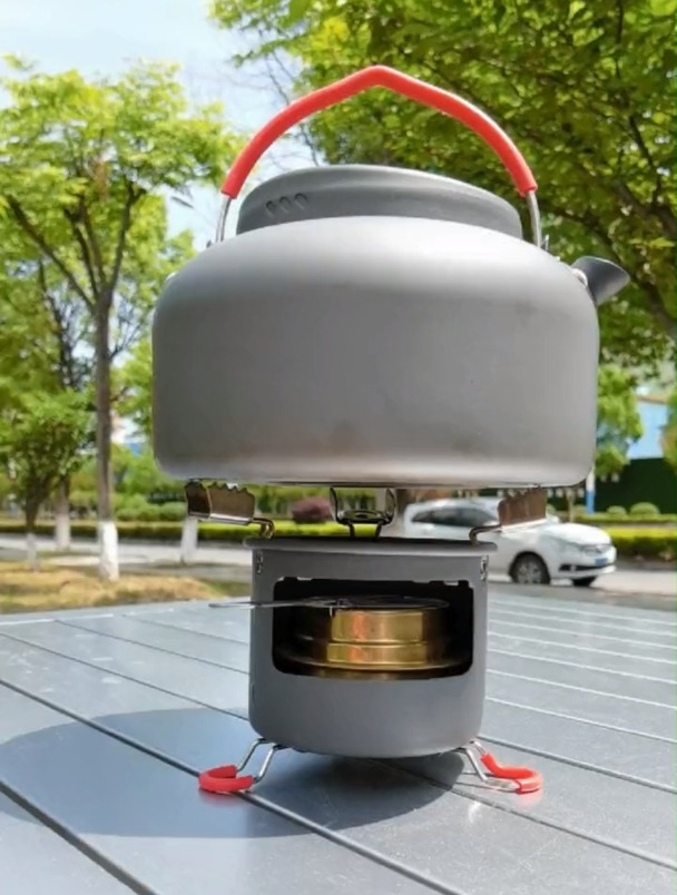 在户外野营也可以自己煮茶喝,别看它小功能却挺全