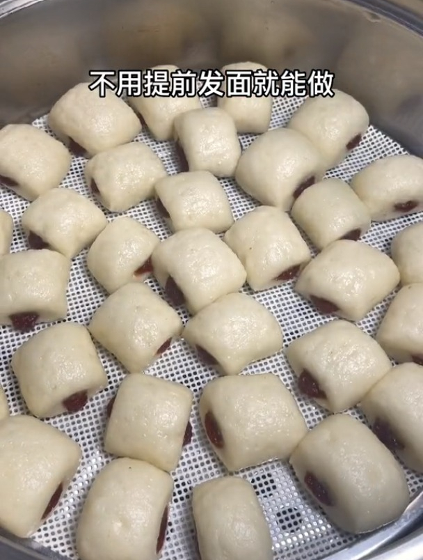 不用加酵母,只用加水,就能做小朋友最爱吃的豆沙小馒头
