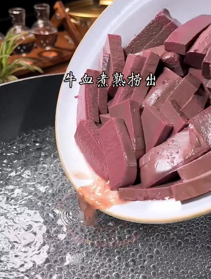 酸辣开胃的泡椒炒牛血 快手美食家常菜