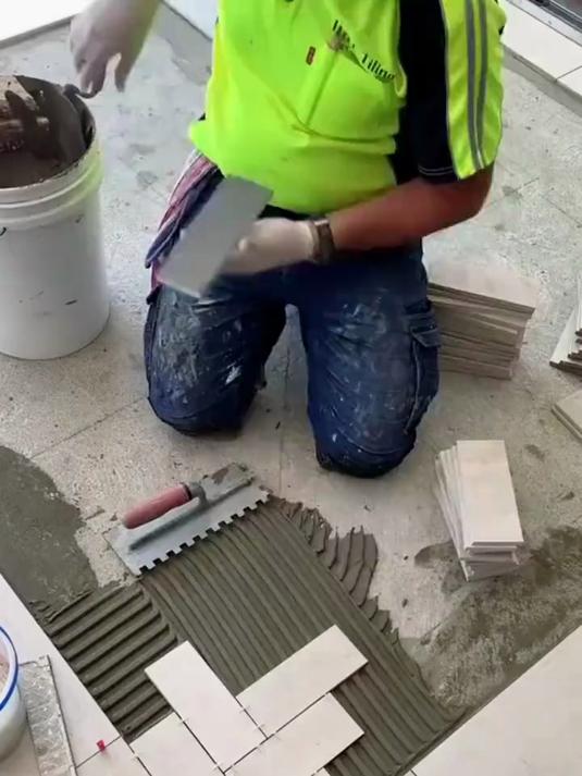 人字拼地砖铺贴过程