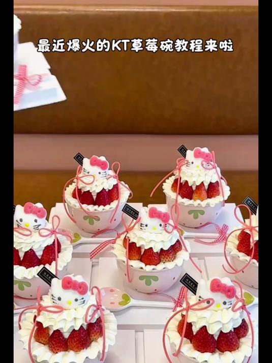 自从有了这个蛋糕碗,做的蛋糕又好看又好吃