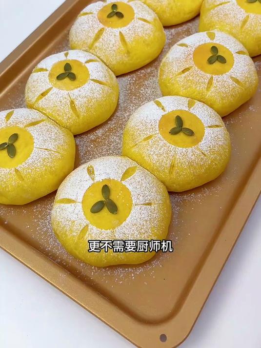 不用厨师机不用费力揉面,新手也能一次成功的南瓜小软欧