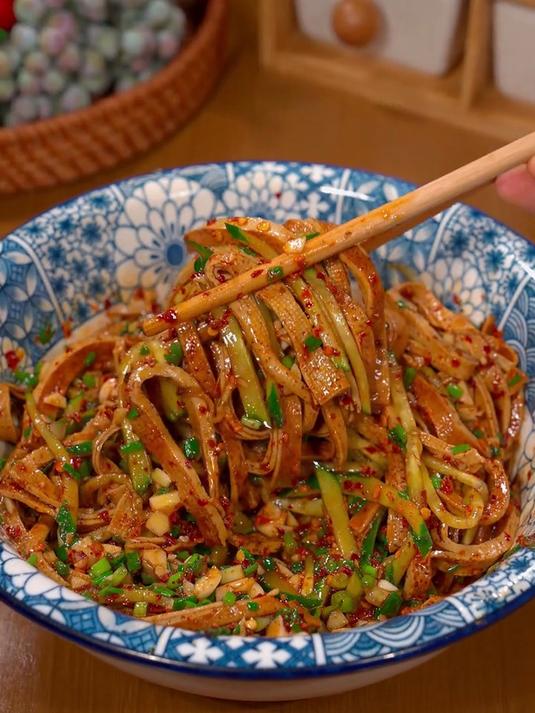 香辣美味的凉拌豆皮,简单一拌就特别好吃